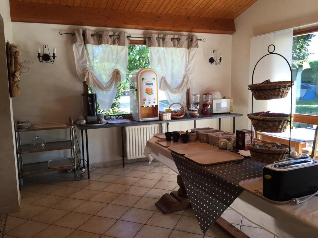 Hotel Etesia Feurs Buitenkant foto